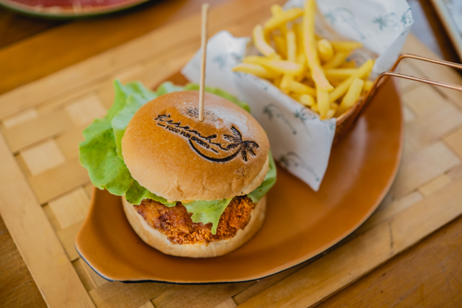 Bar temático em canoas com muita comida boa e espaço pet friendly. . .