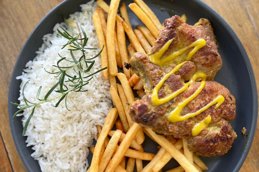 Bar temático em canoas com muita comida boa e espaço pet friendly. . .